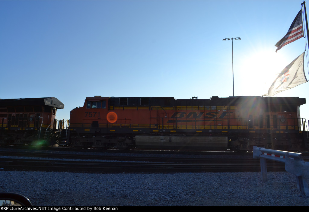 BNSF 7571